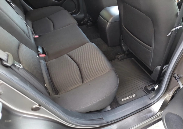 Mazda 3 cena 53000 przebieg: 142000, rok produkcji 2016 z Łask małe 596